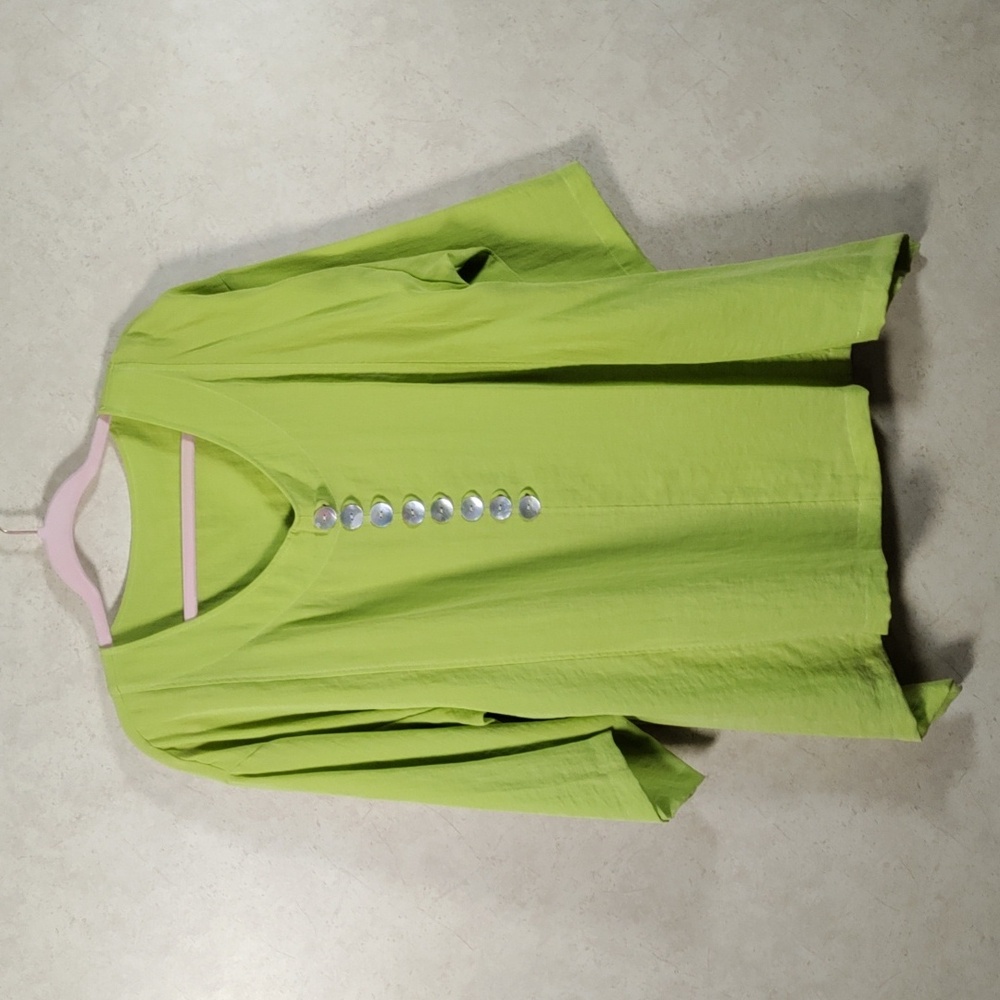 2/$10 04182 Fridaze lime green linen v-neck tunic blouse M